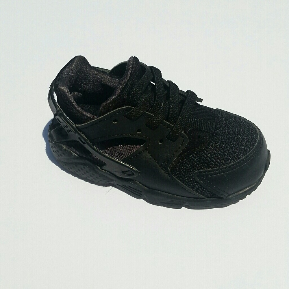 Black Nike Huarache Shoes